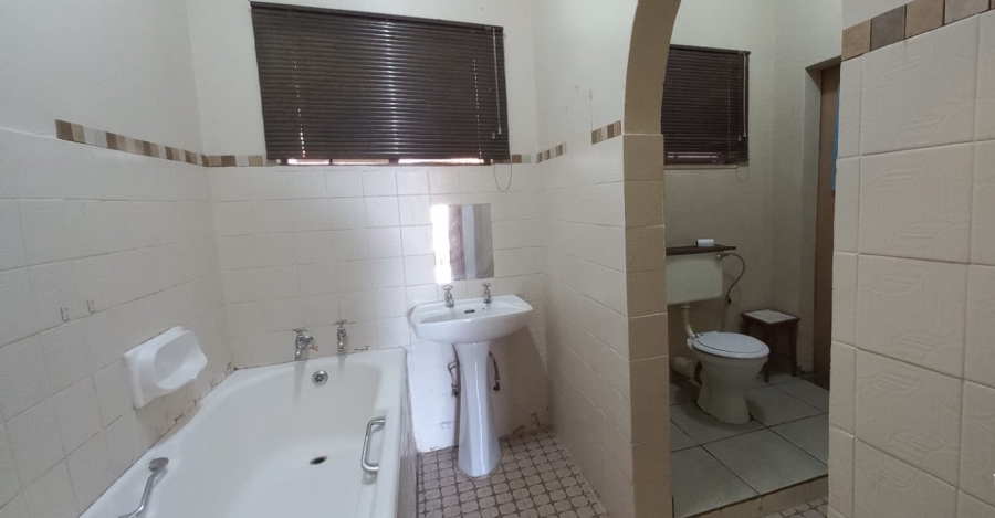 4 Bedroom Property for Sale in Songloed North West